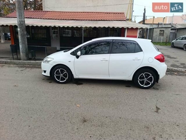 Белый Тойота Аурис, объемом двигателя 1.6 л и пробегом 114 тыс. км за 5650 $, фото 2 на Automoto.ua