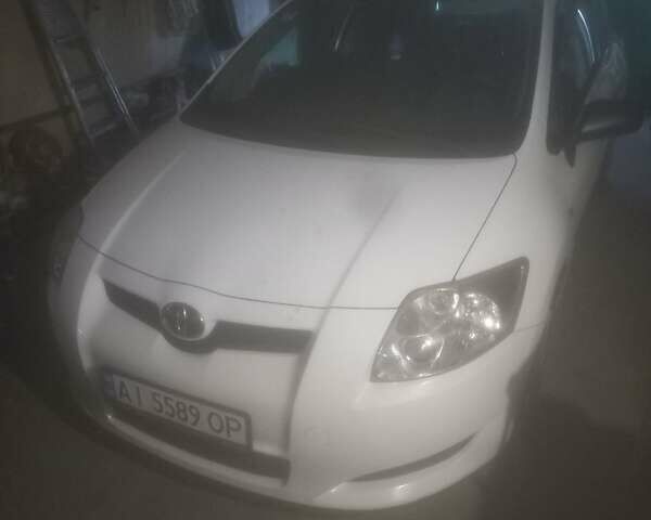 Білий Тойота Ауріс, об'ємом двигуна 1.6 л та пробігом 270 тис. км за 5700 $, фото 1 на Automoto.ua