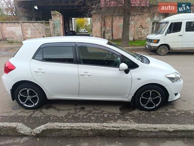 Белый Тойота Аурис, объемом двигателя 1.6 л и пробегом 114 тыс. км за 5650 $, фото 4 на Automoto.ua