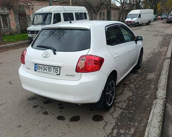 Белый Тойота Аурис, объемом двигателя 1.6 л и пробегом 114 тыс. км за 5650 $, фото 5 на Automoto.ua