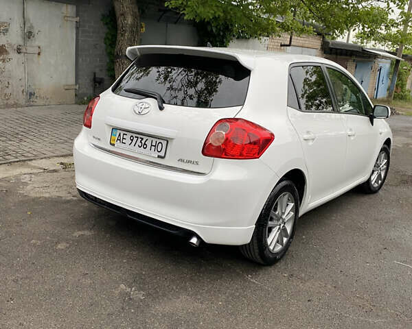 Белый Тойота Аурис, объемом двигателя 1.8 л и пробегом 120 тыс. км за 9900 $, фото 30 на Automoto.ua