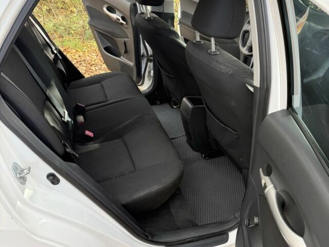 Белый Тойота Аурис, объемом двигателя 1.3 л и пробегом 229 тыс. км за 5499 $, фото 11 на Automoto.ua