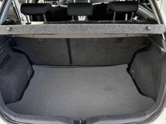 Белый Тойота Аурис, объемом двигателя 1.3 л и пробегом 229 тыс. км за 5499 $, фото 9 на Automoto.ua