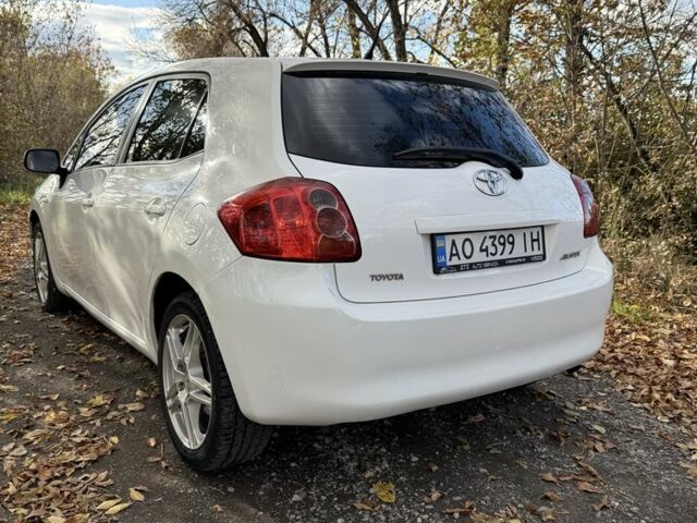 Белый Тойота Аурис, объемом двигателя 1.3 л и пробегом 229 тыс. км за 5499 $, фото 5 на Automoto.ua