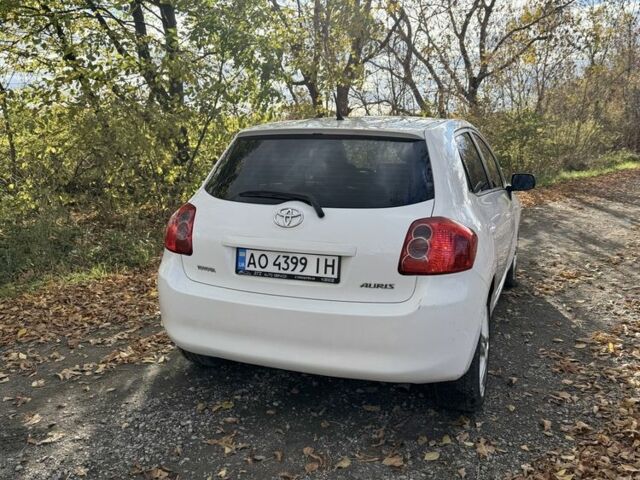 Белый Тойота Аурис, объемом двигателя 1.3 л и пробегом 229 тыс. км за 5499 $, фото 4 на Automoto.ua