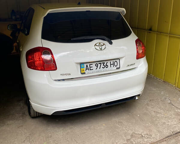 Белый Тойота Аурис, объемом двигателя 1.8 л и пробегом 120 тыс. км за 9900 $, фото 94 на Automoto.ua