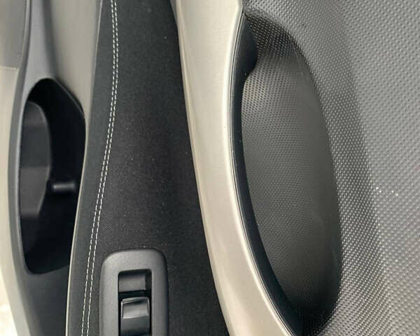 Білий Тойота Ауріс, об'ємом двигуна 1.6 л та пробігом 220 тис. км за 7200 $, фото 20 на Automoto.ua