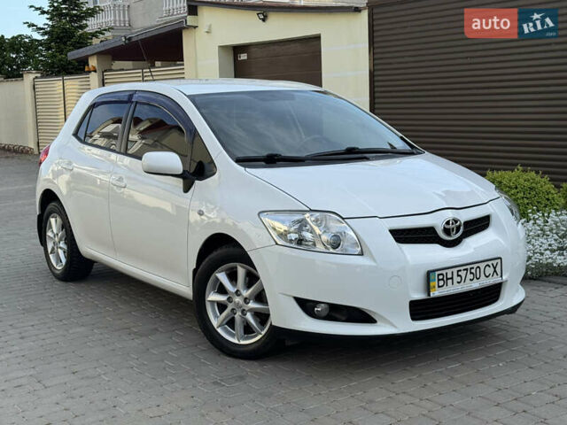 Белый Тойота Аурис, объемом двигателя 1.6 л и пробегом 144 тыс. км за 9200 $, фото 32 на Automoto.ua
