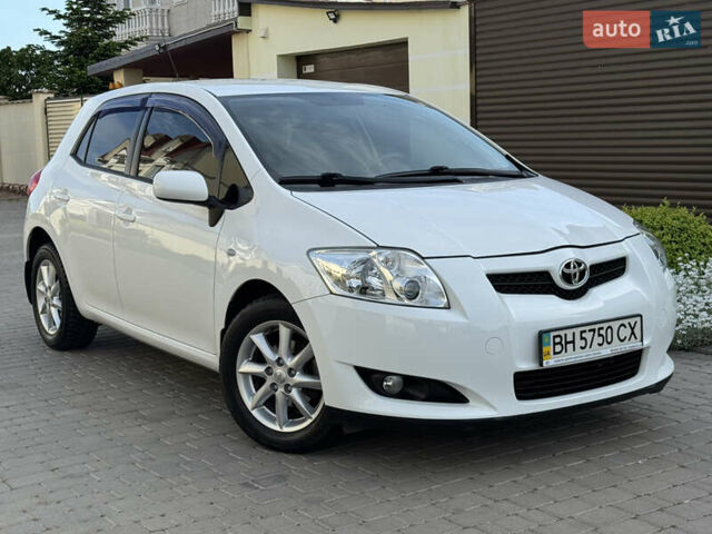 Белый Тойота Аурис, объемом двигателя 1.6 л и пробегом 144 тыс. км за 9200 $, фото 28 на Automoto.ua