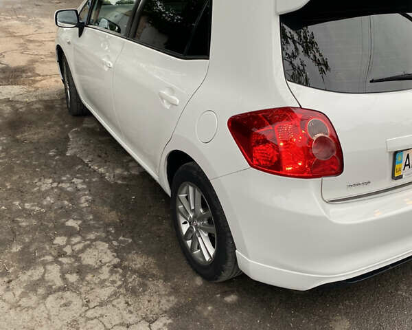 Белый Тойота Аурис, объемом двигателя 1.8 л и пробегом 120 тыс. км за 9900 $, фото 18 на Automoto.ua