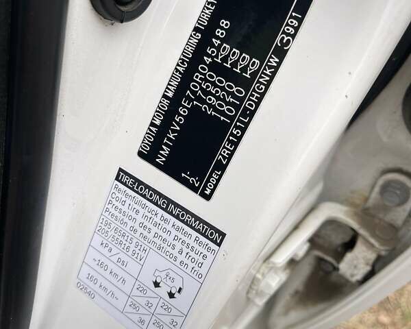 Белый Тойота Аурис, объемом двигателя 1.6 л и пробегом 227 тыс. км за 5800 $, фото 7 на Automoto.ua