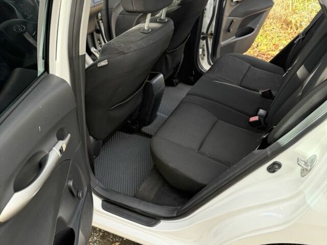 Белый Тойота Аурис, объемом двигателя 1.3 л и пробегом 229 тыс. км за 5499 $, фото 12 на Automoto.ua