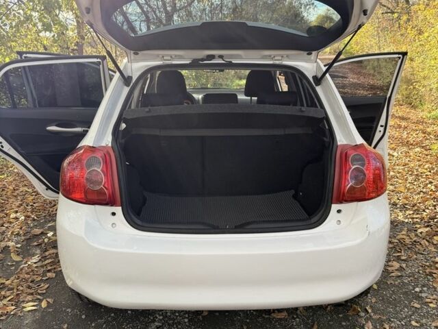 Белый Тойота Аурис, объемом двигателя 1.3 л и пробегом 229 тыс. км за 5499 $, фото 8 на Automoto.ua