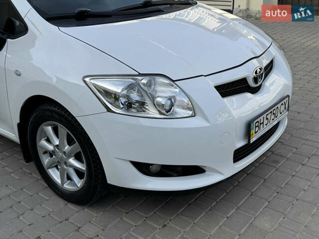 Белый Тойота Аурис, объемом двигателя 1.6 л и пробегом 144 тыс. км за 9200 $, фото 26 на Automoto.ua