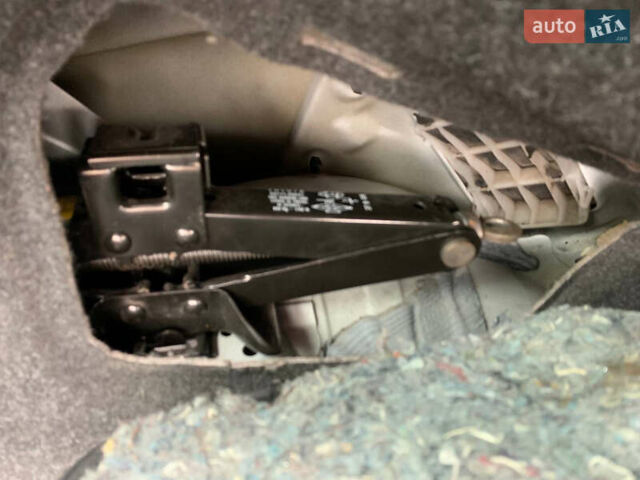 Білий Тойота Ауріс, об'ємом двигуна 1.6 л та пробігом 220 тис. км за 7200 $, фото 15 на Automoto.ua