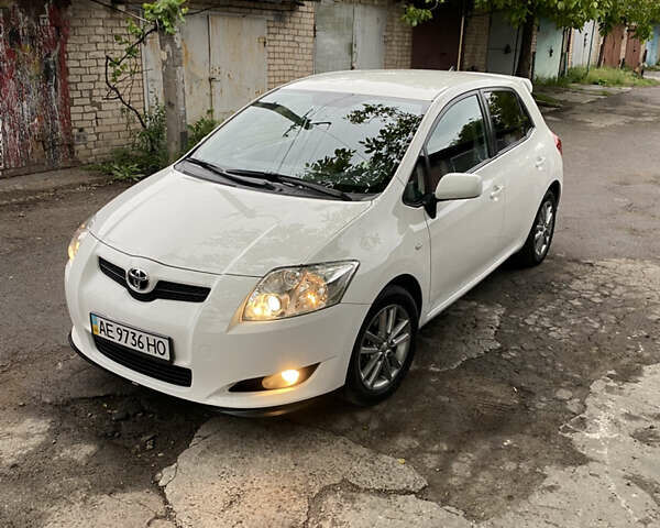 Белый Тойота Аурис, объемом двигателя 1.8 л и пробегом 120 тыс. км за 9900 $, фото 22 на Automoto.ua
