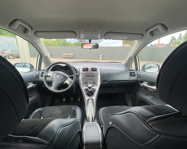Белый Тойота Аурис, объемом двигателя 1.8 л и пробегом 120 тыс. км за 9900 $, фото 53 на Automoto.ua