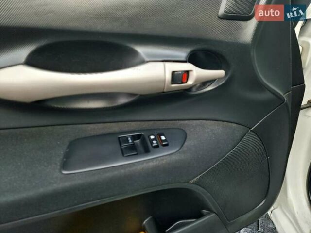 Білий Тойота Ауріс, об'ємом двигуна 1.6 л та пробігом 247 тис. км за 7350 $, фото 23 на Automoto.ua