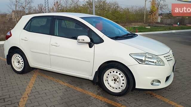 Білий Тойота Ауріс, об'ємом двигуна 1.6 л та пробігом 96 тис. км за 10600 $, фото 9 на Automoto.ua