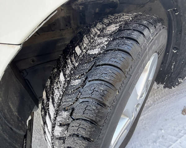 Белый Тойота Аурис, объемом двигателя 1.8 л и пробегом 215 тыс. км за 8800 $, фото 16 на Automoto.ua