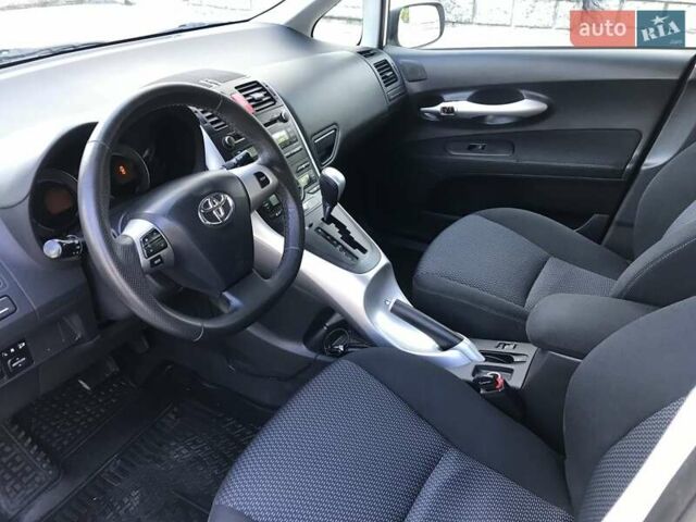 Белый Тойота Аурис, объемом двигателя 1.6 л и пробегом 146 тыс. км за 9900 $, фото 19 на Automoto.ua