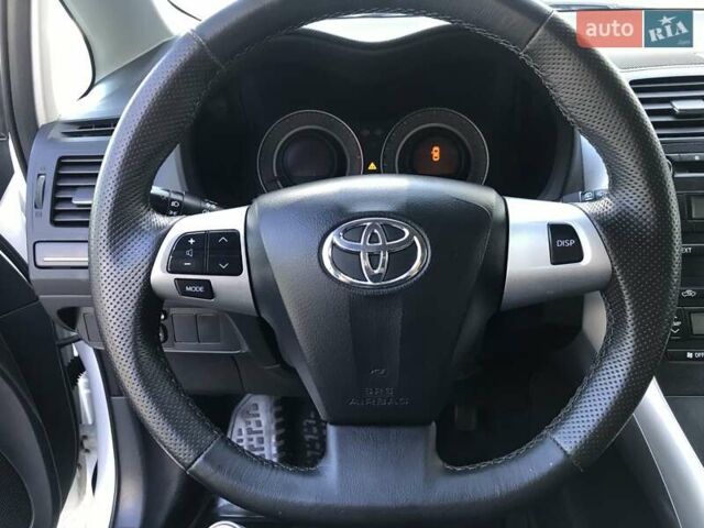 Белый Тойота Аурис, объемом двигателя 1.6 л и пробегом 146 тыс. км за 9900 $, фото 36 на Automoto.ua