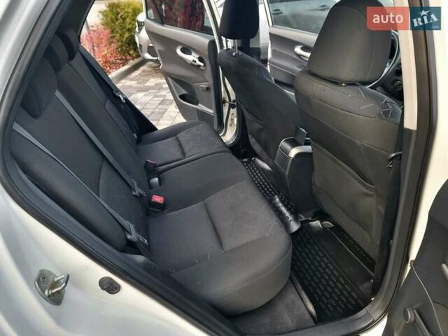 Білий Тойота Ауріс, об'ємом двигуна 1.6 л та пробігом 247 тис. км за 7350 $, фото 19 на Automoto.ua