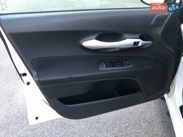 Белый Тойота Аурис, объемом двигателя 1.6 л и пробегом 146 тыс. км за 9900 $, фото 16 на Automoto.ua