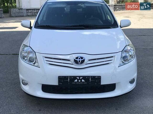 Белый Тойота Аурис, объемом двигателя 1.6 л и пробегом 146 тыс. км за 9900 $, фото 11 на Automoto.ua