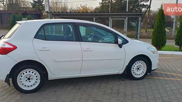 Білий Тойота Ауріс, об'ємом двигуна 1.6 л та пробігом 96 тис. км за 10600 $, фото 12 на Automoto.ua