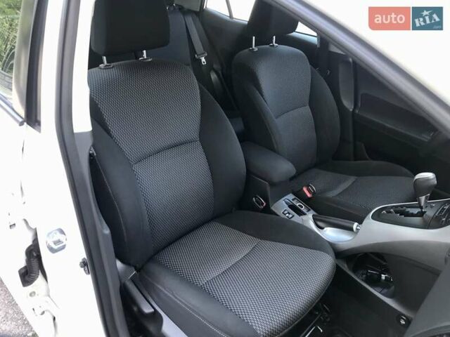 Белый Тойота Аурис, объемом двигателя 1.6 л и пробегом 146 тыс. км за 9900 $, фото 50 на Automoto.ua