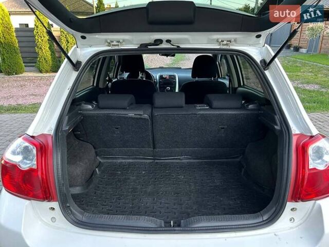 Белый Тойота Аурис, объемом двигателя 1.6 л и пробегом 234 тыс. км за 8800 $, фото 8 на Automoto.ua