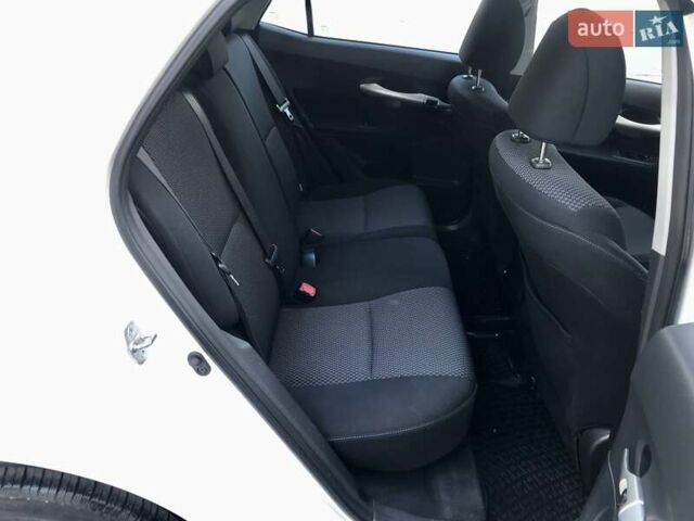 Белый Тойота Аурис, объемом двигателя 1.6 л и пробегом 146 тыс. км за 9900 $, фото 45 на Automoto.ua