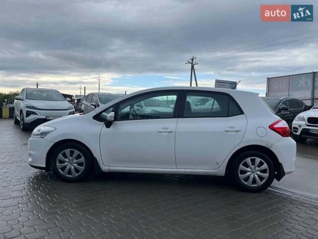 Белый Тойота Аурис, объемом двигателя 1.4 л и пробегом 179 тыс. км за 7300 $, фото 7 на Automoto.ua
