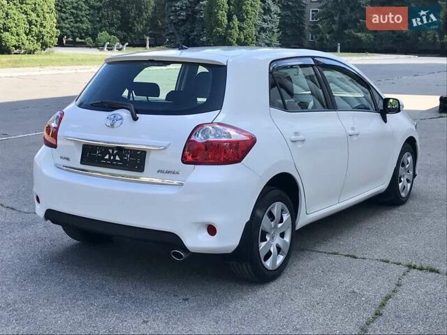 Белый Тойота Аурис, объемом двигателя 1.6 л и пробегом 146 тыс. км за 10700 $, фото 5 на Automoto.ua