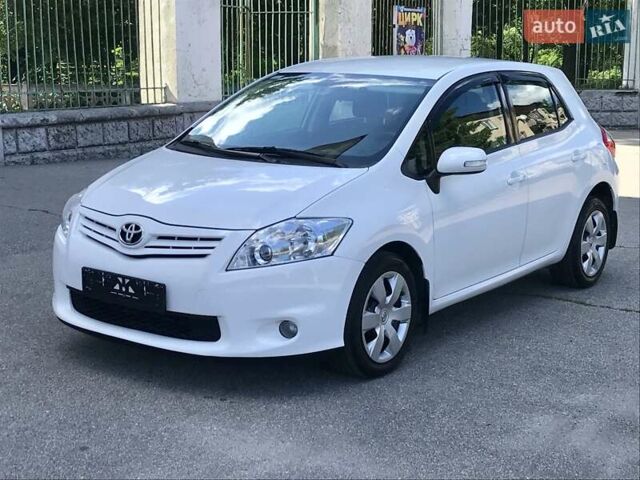 Белый Тойота Аурис, объемом двигателя 1.6 л и пробегом 146 тыс. км за 9900 $, фото 3 на Automoto.ua