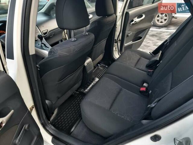 Білий Тойота Ауріс, об'ємом двигуна 1.6 л та пробігом 247 тис. км за 7350 $, фото 20 на Automoto.ua