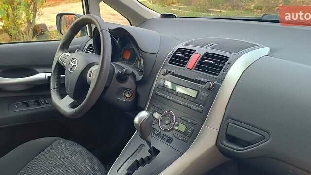 Білий Тойота Ауріс, об'ємом двигуна 1.6 л та пробігом 96 тис. км за 10600 $, фото 13 на Automoto.ua