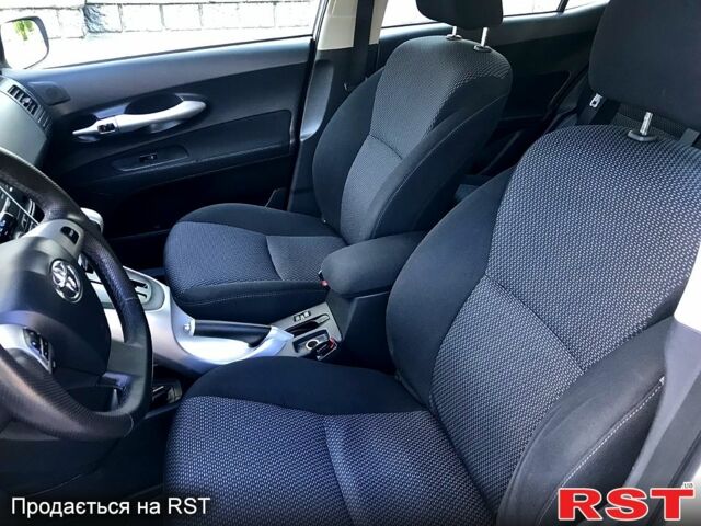 Белый Тойота Аурис, объемом двигателя 1.6 л и пробегом 146 тыс. км за 10900 $, фото 5 на Automoto.ua