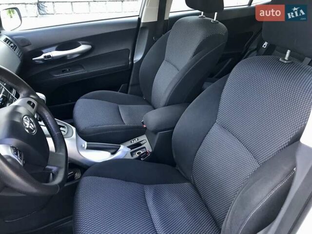 Белый Тойота Аурис, объемом двигателя 1.6 л и пробегом 146 тыс. км за 9900 $, фото 18 на Automoto.ua