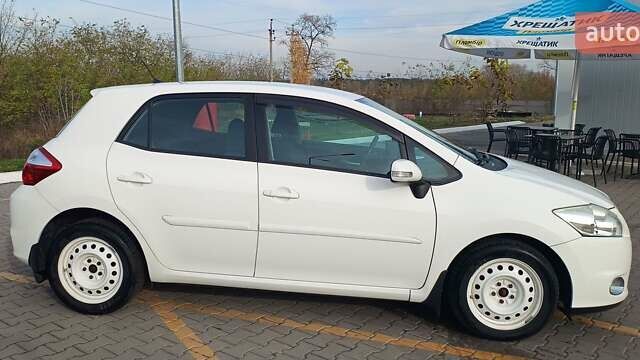 Білий Тойота Ауріс, об'ємом двигуна 1.6 л та пробігом 96 тис. км за 10600 $, фото 10 на Automoto.ua