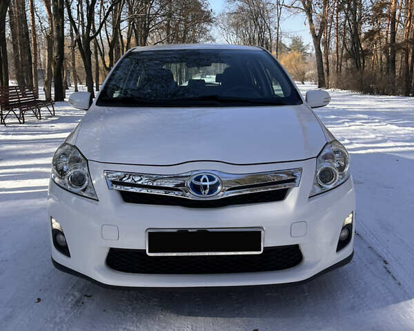Белый Тойота Аурис, объемом двигателя 1.8 л и пробегом 215 тыс. км за 8800 $, фото 4 на Automoto.ua