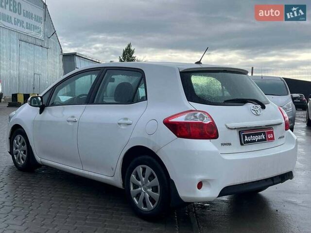 Белый Тойота Аурис, объемом двигателя 1.4 л и пробегом 179 тыс. км за 7300 $, фото 6 на Automoto.ua