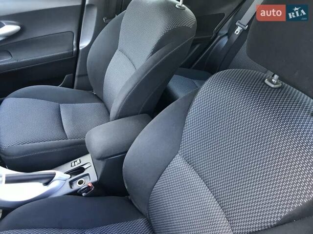 Белый Тойота Аурис, объемом двигателя 1.6 л и пробегом 146 тыс. км за 9900 $, фото 21 на Automoto.ua