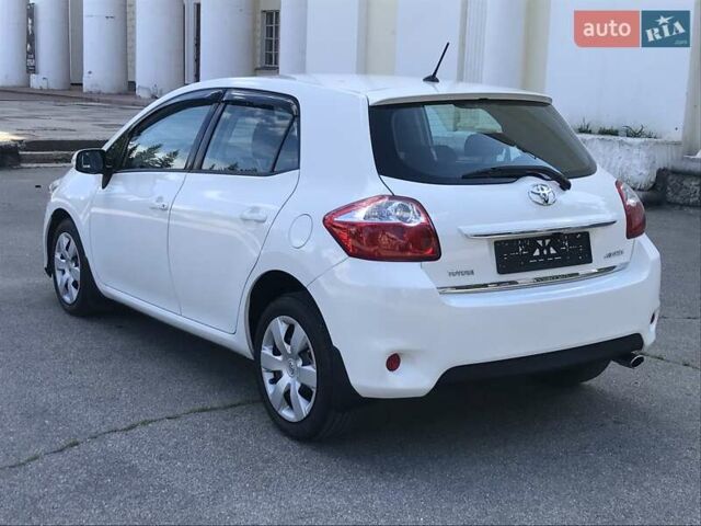Белый Тойота Аурис, объемом двигателя 1.6 л и пробегом 146 тыс. км за 9900 $, фото 5 на Automoto.ua