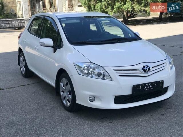 Белый Тойота Аурис, объемом двигателя 1.6 л и пробегом 146 тыс. км за 10700 $, фото 8 на Automoto.ua