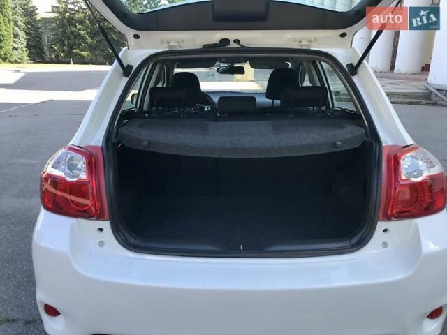 Белый Тойота Аурис, объемом двигателя 1.6 л и пробегом 146 тыс. км за 9900 $, фото 56 на Automoto.ua