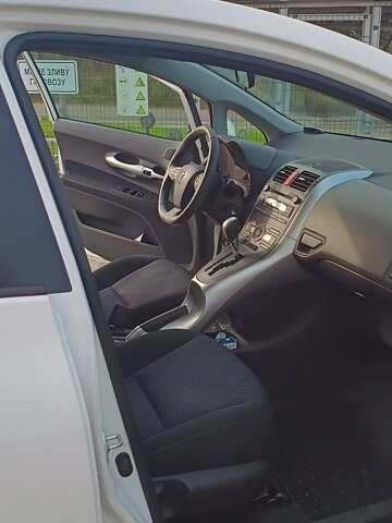 Білий Тойота Ауріс, об'ємом двигуна 1.6 л та пробігом 96 тис. км за 10600 $, фото 16 на Automoto.ua