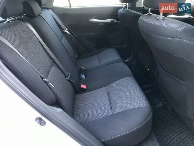 Белый Тойота Аурис, объемом двигателя 1.6 л и пробегом 146 тыс. км за 9900 $, фото 46 на Automoto.ua