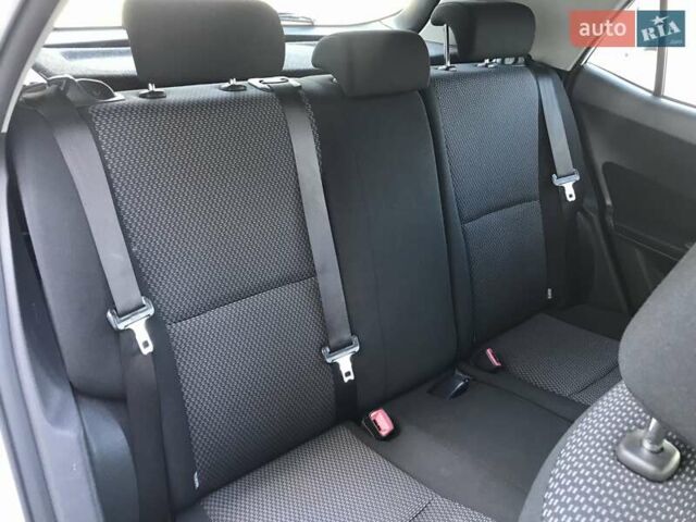 Белый Тойота Аурис, объемом двигателя 1.6 л и пробегом 146 тыс. км за 9900 $, фото 48 на Automoto.ua